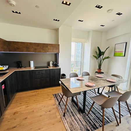 Luxury Central Flat With Stunning Views And Pool Londen Buitenkant foto