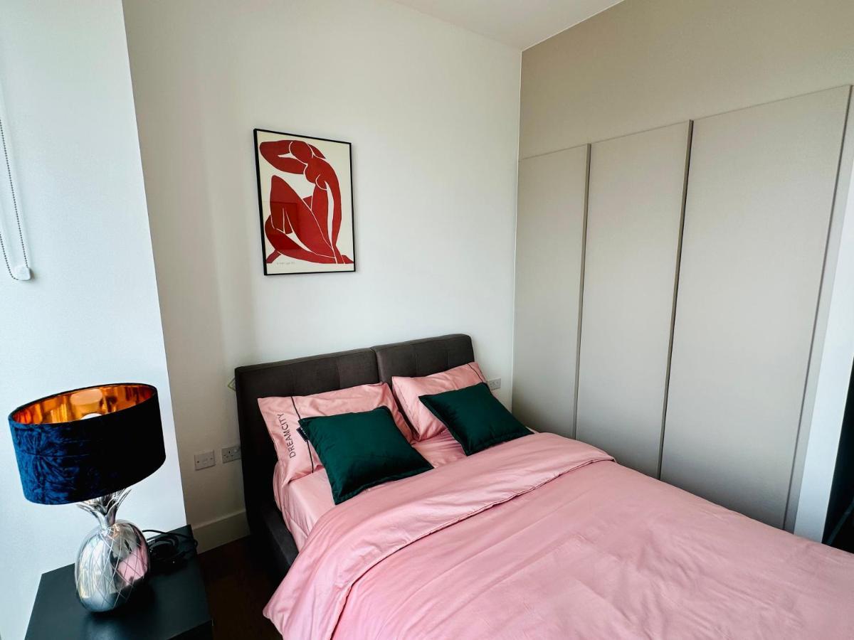 Luxury Central Flat With Stunning Views And Pool Londen Buitenkant foto