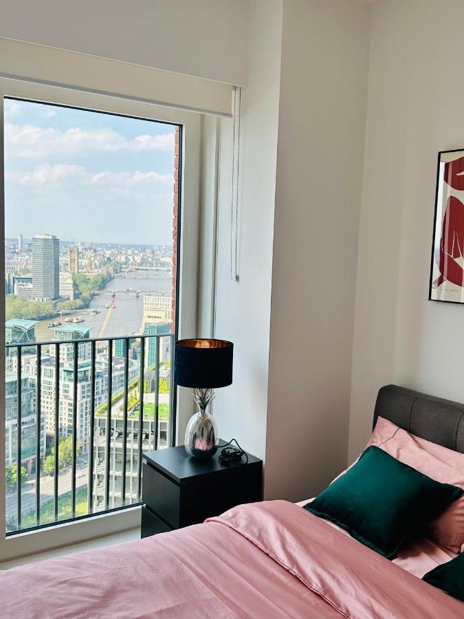 Luxury Central Flat With Stunning Views And Pool Londen Buitenkant foto