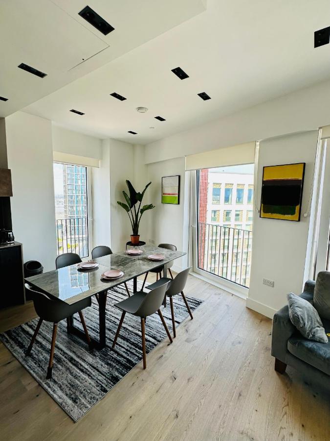 Luxury Central Flat With Stunning Views And Pool Londen Buitenkant foto